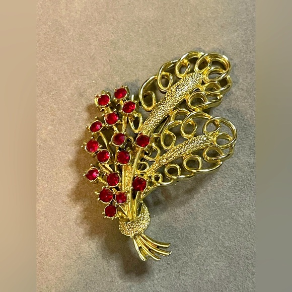 Jewelry - Vintage brooch